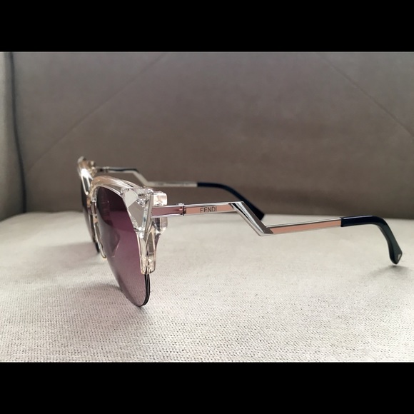 Fendi Sunglasses😎😎 - Picture 2 of 4
